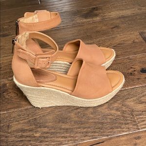 Kenneth Cole Reaction Cognac Wedges